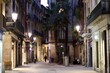 Estas son las calles de Barcelona vacias. Los efectos de la pandemia en la ciudad durante la noche. Comercios cerrados bajo el toque de queda