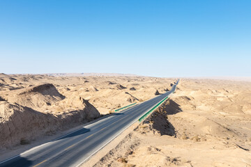 Poster - wavy road in qinghai