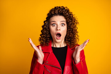 Canvas Print - Portrait of astonished girl impressed scream wear good look outerwear isolated on vivid color background