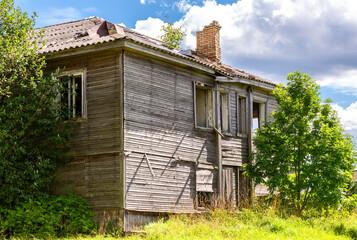 Wall Mural - Abandoned and destruction old rural wooden house in russian village