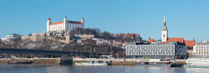 Wall Mural - BRATISLAVA, SLOVAKIA, DECEMBER - 1, 2017:  The riverside in winter with the castle and cathedral in the background.