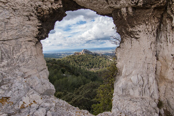 Rocher des deux trous (Saint Remy de Provence)