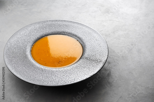 Fotografía Pumpkin cream soup in a concrete dish with large margins
