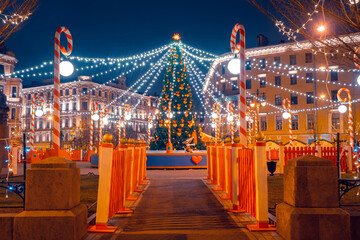 Wall Mural - Christmas in Moscow. New Year's tree in night Russia city. The capital of Russia is decorated with garlands. Christmas spruce in the center of Moscow.