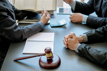 Counseling of the male lawyer and the signing of the contract together at the meeting.