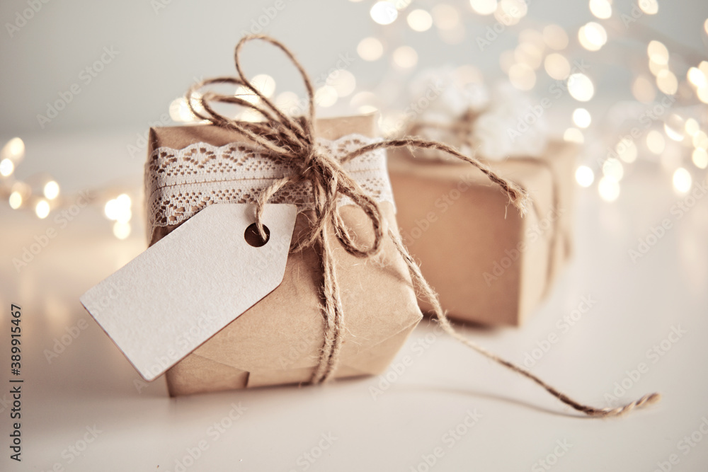 Christmas sustainable gift boxes with blank gift card. Christmas zero waste - obrazy, fototapety, plakaty 