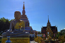 Chiang Rai, Thailand - Wat Tha Ton Buddha Statue & Stupa