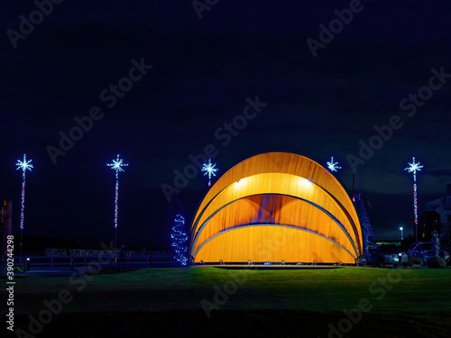 Cuadros en Lienzo Sidney BC, Vancouver Island, Canada, decorated with festive lights during Chris