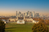 Fototapeta Londyn - View over Greenwich Park towards Canary Wharf