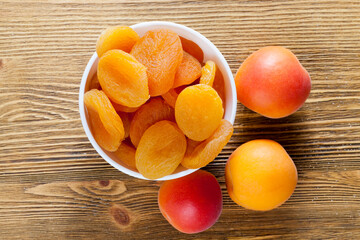 dried ripe apricots