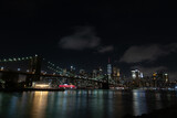 Fototapeta Miasta - Brooklyn bridge at night form the park

