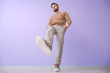 Wall Mural - Fashionable young man on color background