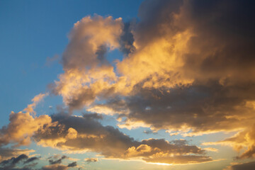 Wall Mural - close-up sunset background on a cloudy day.