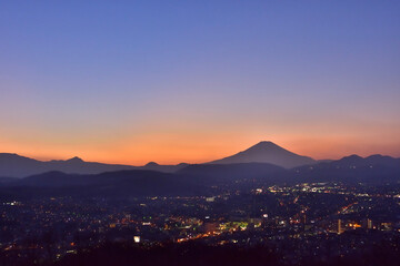 Poster - 富士山と御殿場市の夕暮れ