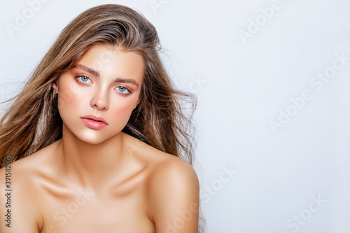 Fotografía Fashion Beauty portrait of young caucasian model with natural make-up