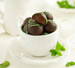 Poster - Mint-flavored truffle chocolates