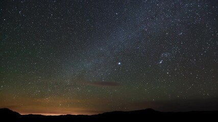 Wall Mural - Amazing time-lapse of the stars moving across the night sky.