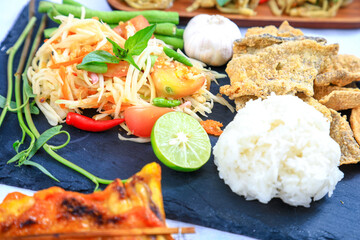 Wall Mural - Papaya Salad with Grilled Chicken