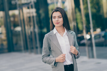 Poster - Photo of thoughtful serious attractive young businesswoman imagine think career chief in outdoors