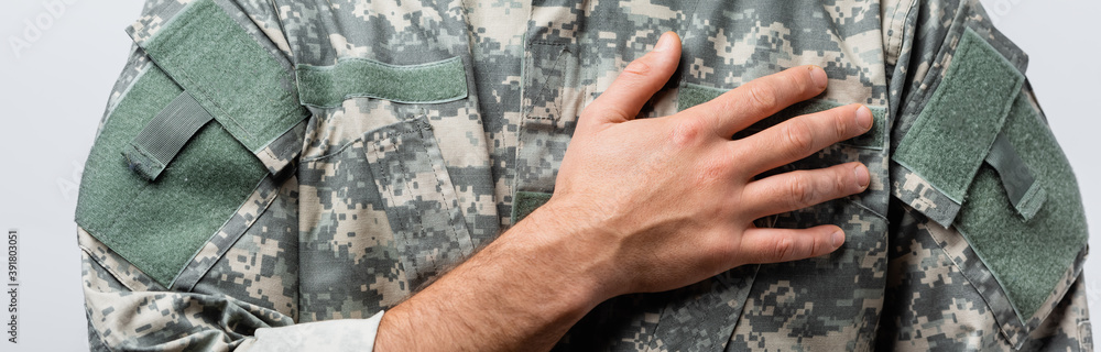 Obraz na płótnie partial view of patriotic military man in uniform pledging allegiance isolated on white w salonie