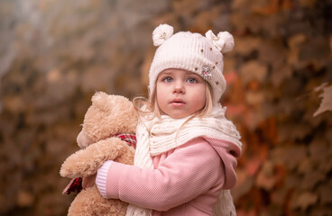  Girl, garden, pink coat, white hat, close up, sad