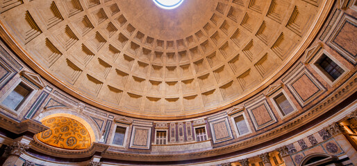 Canvas Print - ROME, ITALY - JUNE 2014: Tourists enjoy the beautiful interior of Pantheon Building