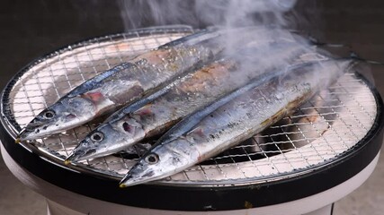 Canvas Print - 七輪で秋刀魚を焼く【秋の味覚】