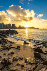 Wall Mural - Beautiful Sunrise in Waikiki, Honolulu, Oahu, Hawaii