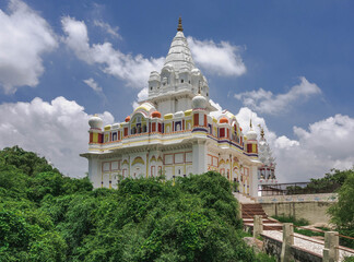 Sonagiri is a little-known Jain holy place among tourists. Sonagiri is about 100 Jain temples of 9-10 centuries.