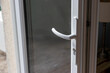 © C. Aucher - Poignée de porte vitrée