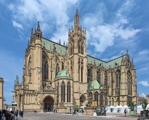 Wall Mural - Cathedral of Saint Stephen of Metz, France. View from Place d'Armes on the south-east facade. The present Gothic building was built in 1220-1550.