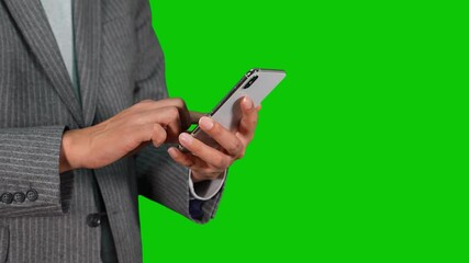 Poster - スマホを操作する男性　クロマキー合成用グリーンバック　スローモーション