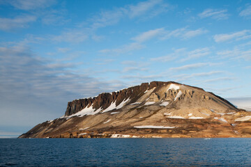 Wall Mural - Cliffs at Cape Fanshawe, Spitsbergen Island, Svalbard, Norway