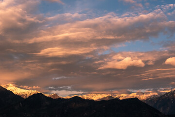 Wall Mural - Sunset colors in the evening clouds above the Panchachuli mountain range in the Himalayan village of Munsyari in Uttarakhand.