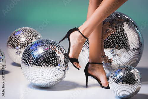 Cuadros en Lienzo female legs in black shoes and shiny disco balls