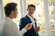 © Gustafsson/Westend61 - Mature businessman sharing his knowledge with younger colleague