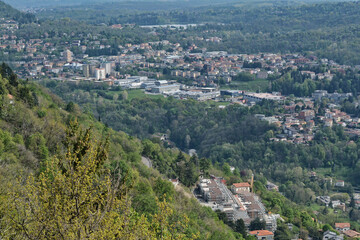 Wall Mural - La città di Como vista da un punto panoramico a Brunate.