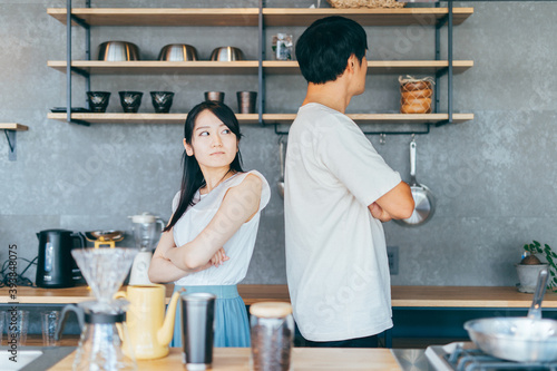 夫婦喧嘩する男女 Buy This Stock Photo And Explore Similar Images At Adobe Stock Adobe Stock