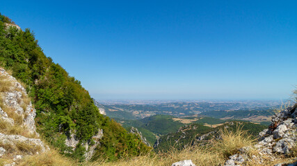 Lungo il sentiero 109AG da Poggio San Romualdo a Castelletta nelle Marche