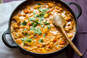 Wall Mural - Chicken tikka masala with red peppers and mango chutney