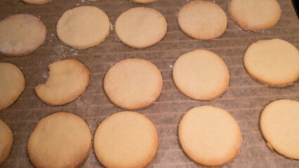 on  baking tray lie the ready baked light cookies