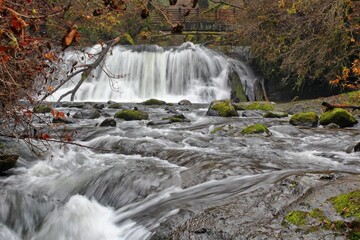 Poster - Pretty small bridge over Lower McDowell waterfall in Oregon in autumn season