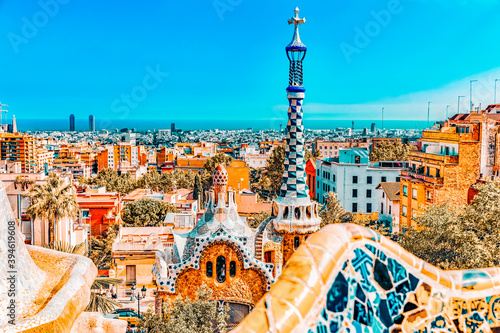 Dekoracja na wymiar  barcelona-hiszpania-wrzesien-02-2014-wspanialy-i-niesamowity-park-guel-w-barcelonie-w-1984-park