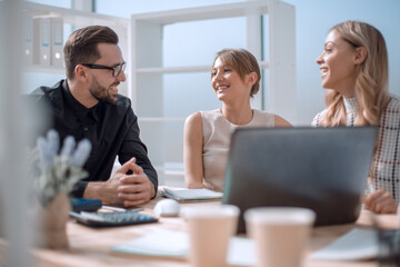 close up.successful business team discussing new ideas