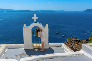 Wall Mural - Looking out over the caldera in the village of Oia, Santorini in summertime