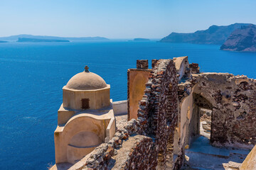 Wall Mural - The castle at the village of Oia, Santorini stretch overlooking the caldera rim in summertime