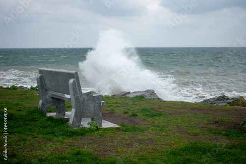 Fotomural Breaking Wave On Stormy Coast