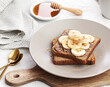 Toasts with peanut butter, banana, honey and cinnamon