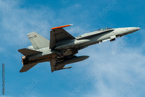 Fotografie, Obraz Avión de combate despegando. Reactor militar.