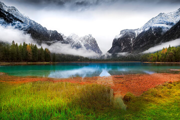 Toblach See , Dobbiaco is a commune in the province of South Tyrol, in the Italian province of Trentino-Alto Adige / Südtirol. The population of the commune as of 30 November 2010 is 3,283.